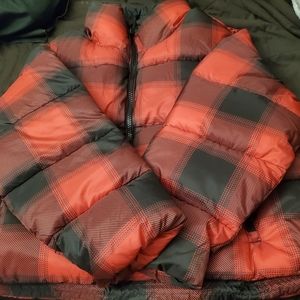 BRAND NEW NEVER WORN OLD NAVY SHORT PUFFER BUFFALO PLAID RED AND BLACK JACKET